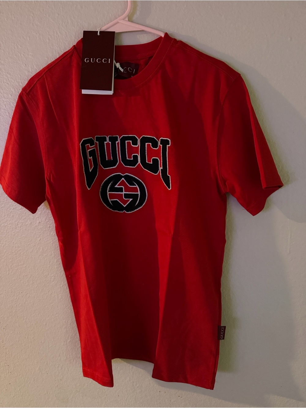 Gucci Red Logo Arch Graphic Short Sleeve Tee - Picture 3 of 6